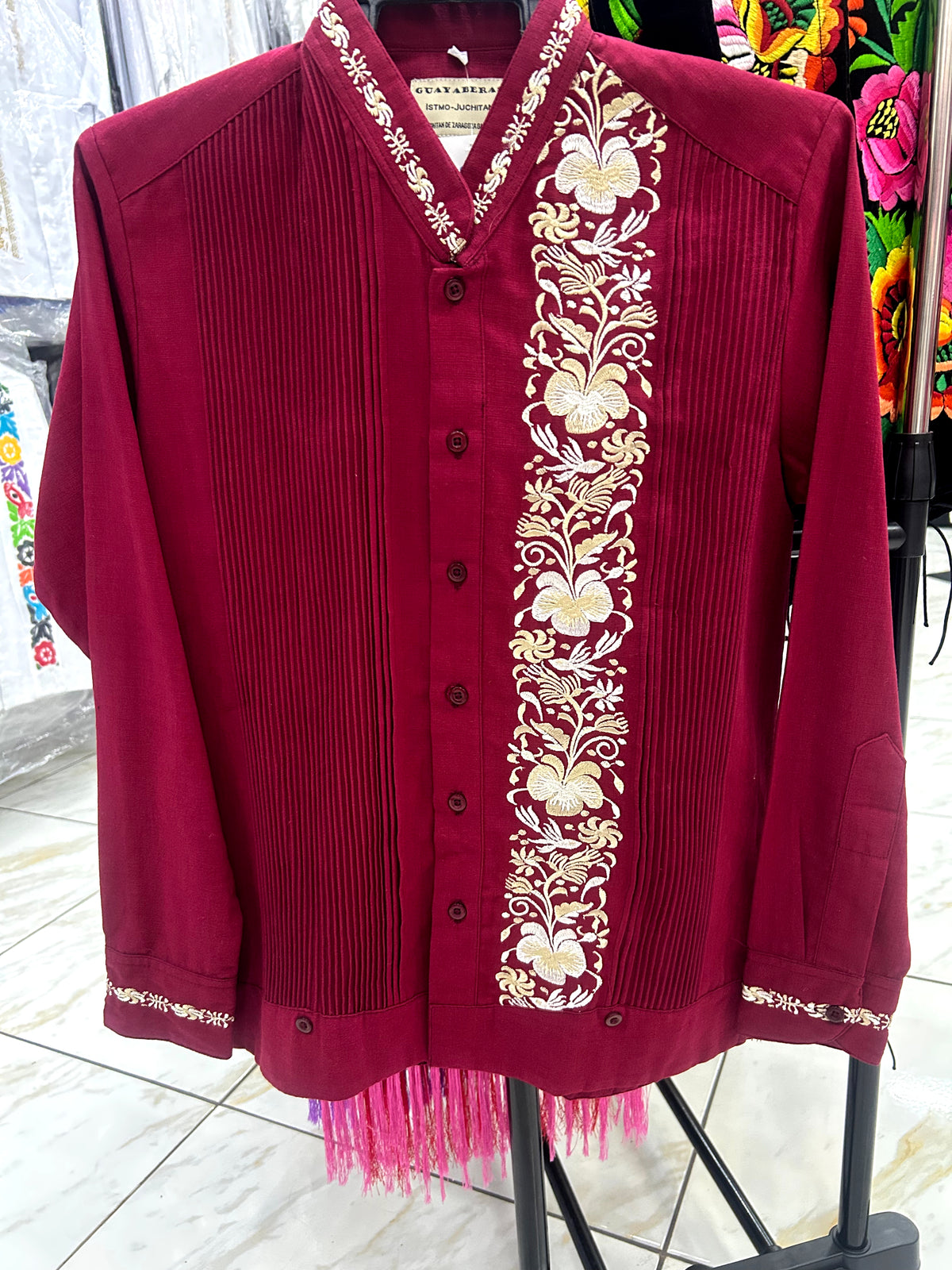 Guayabera Máquina Flores Rojo Guinda