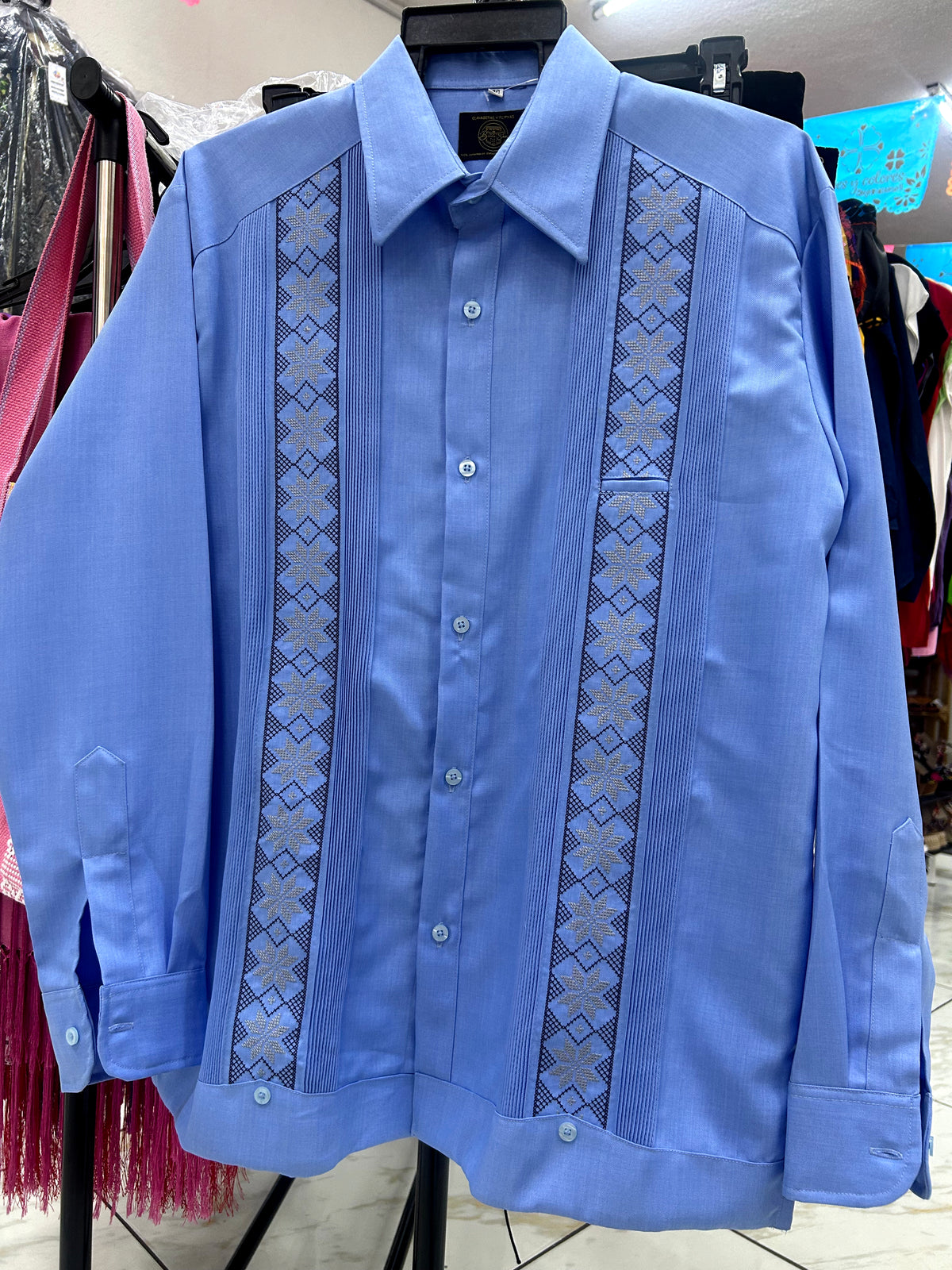 Guayabera Azul Claro Máquina Flores Manga Larga