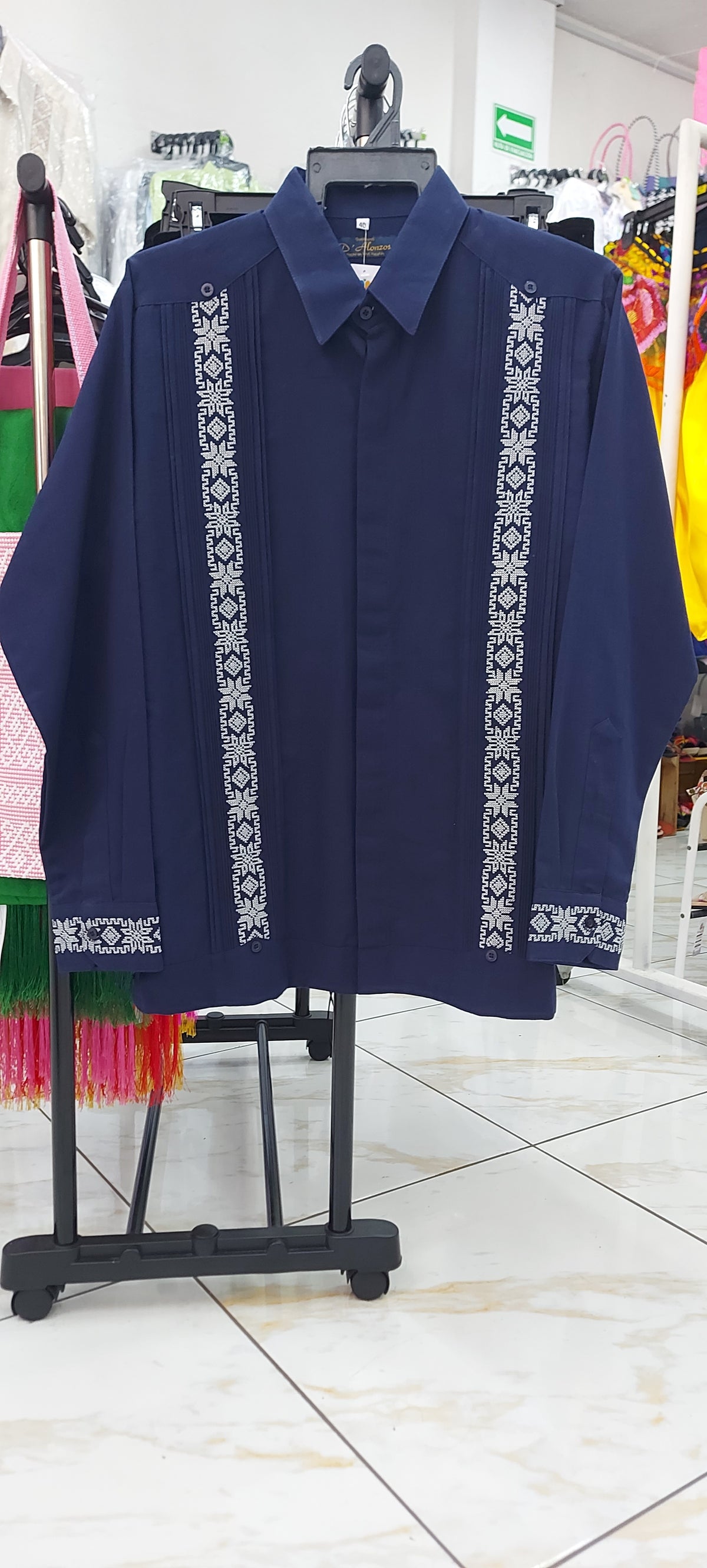 Guayabera Azul Oscuro Máquina Bordado