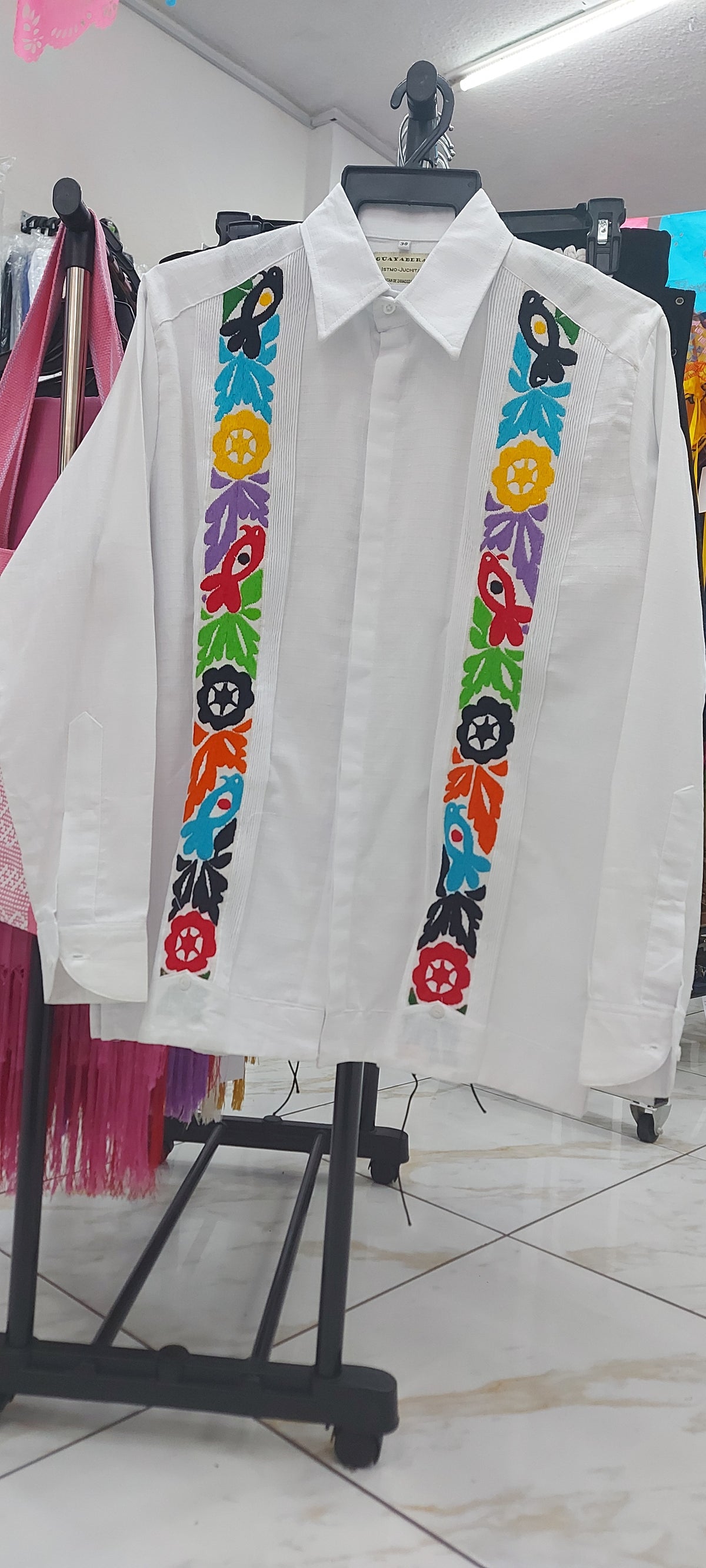 Guayabera blanca bordado mano