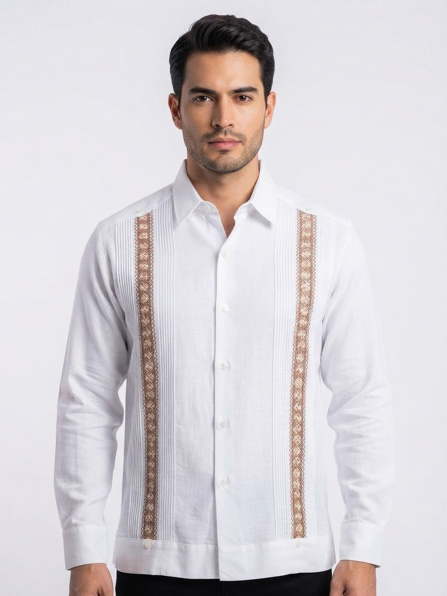 Guayabera Máquina Blanca Bordado Cafe